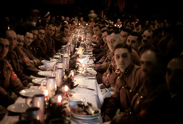 Гитлеровские офицеры и курсанты, празднующие Рождество 1941 года