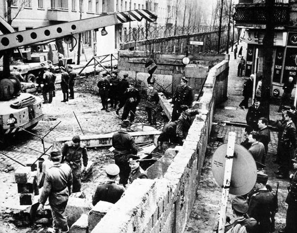 Строительство Берлинской стены, 1961 г.