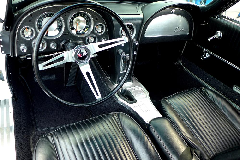 1963 Chevrolet Corvette_Interior_mustget.ru
