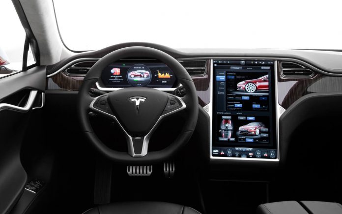 Модернизированный Автопилот Tesla начнет свою жизнь в середине декабря