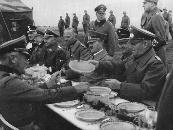 Гитлер и солдаты, полевая кухня