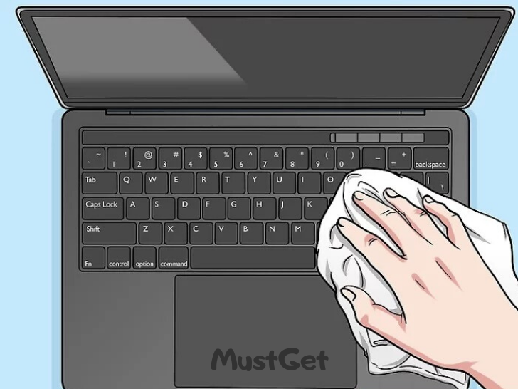Очистите клавиатуру с помощью дезинфицирующей салфетки или ткани, смоченной спиртом для протирки. 