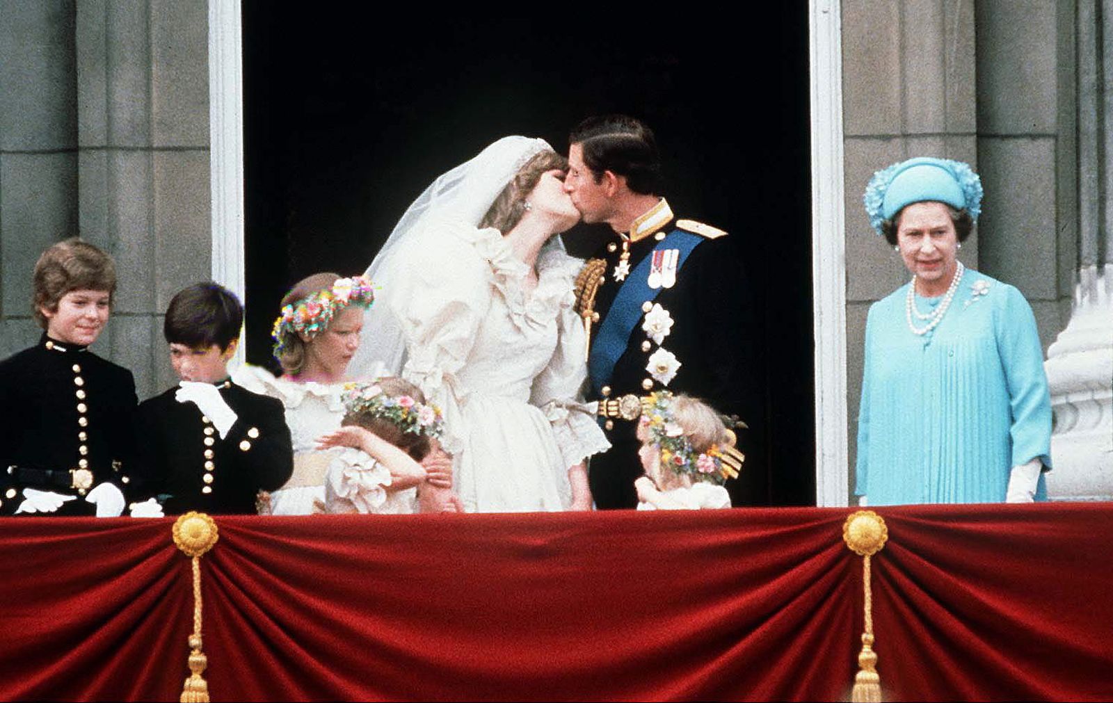 Вся Жизнь Королевы Елизаветы II в фото: от рождения до сегодняшнего дня.